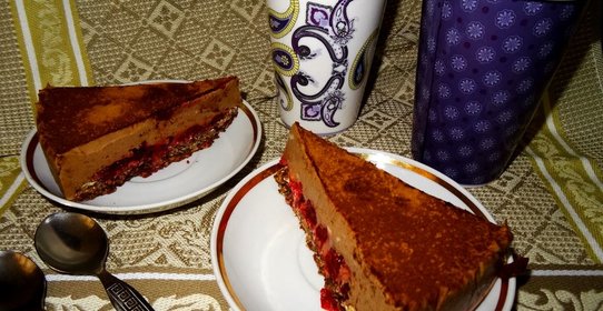 Диетический творожный торт с вишней и кэробом