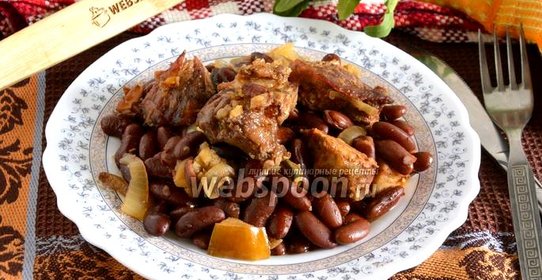 Свинина с фасолью и яблоками