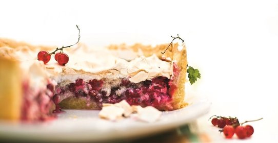 Пирог с красной смородиной