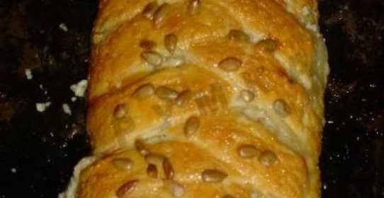 Рулет из слоеного теста