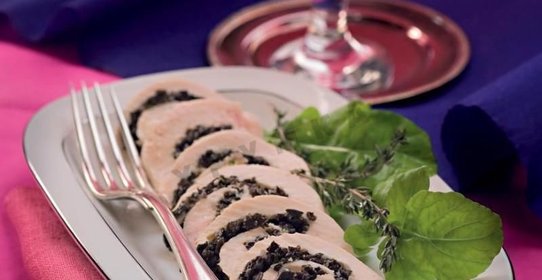 Куриный рулет с солеными грибами
