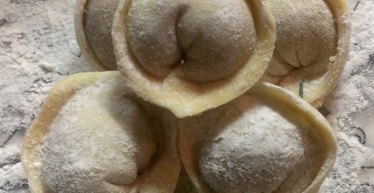 Пельмени из говядины и свинины с зеленью