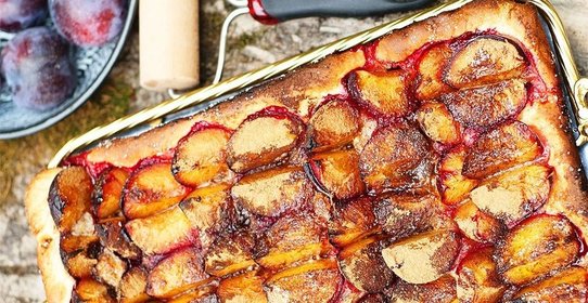 Открытый сливовый пирог