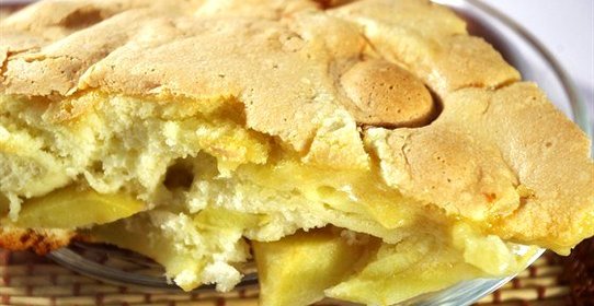 Пирог на скорую руку со сгущенным молоком