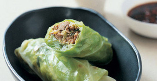 Китайские рулетики из савойской капусты с пряной свининой