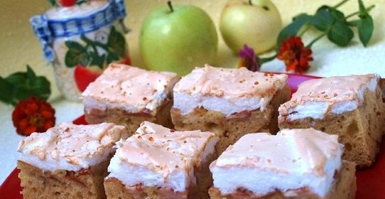 Яблочный пирог с меренгой