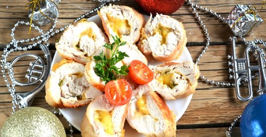 Новогодний рулет из курицы