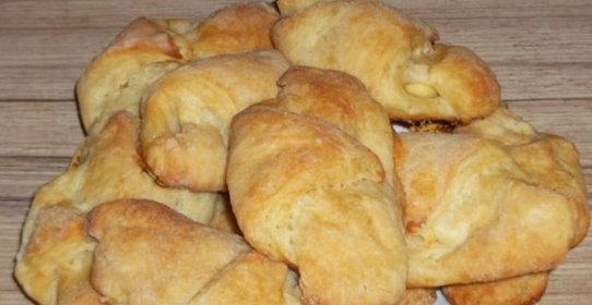 Рогалики из творожного теста с яблоками