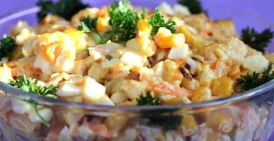 Салат с индейкой и кукурузой