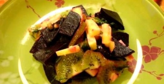 Свекольный салат с киви