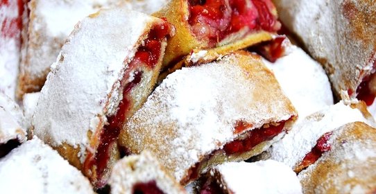 Вишневый рулет