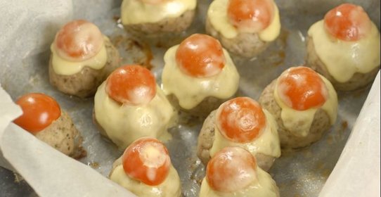 Биточки из свинины с моцареллой