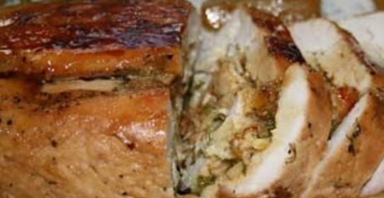 Рулет из индейки с грушей и рисом