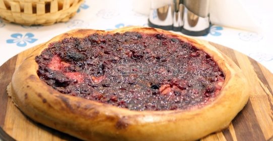 Пирог с брусникой