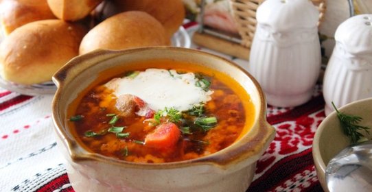 Красный борщ с молотым салом
