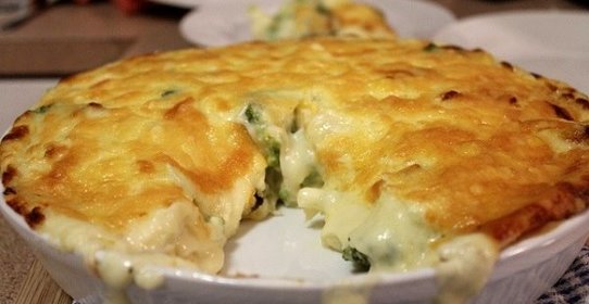 Закрытый пирог с брокколи и сыром