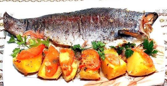Форель, запеченная в духовке целиком