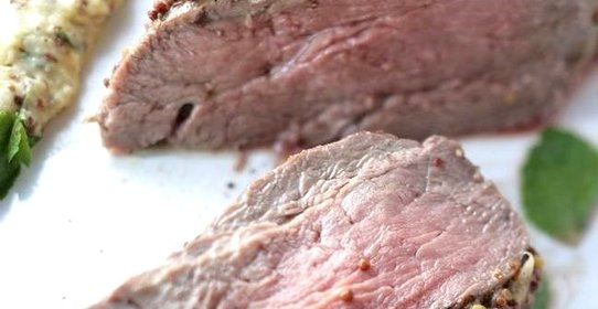 Ростбиф с мятно-горчичным соусом