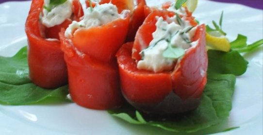 Лососевые рулеты с начинкой