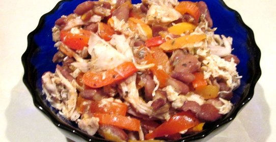 Фасоль с мясом и красным перцем