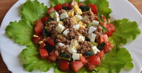 Салат с тунцом свежим огурцом яйцом