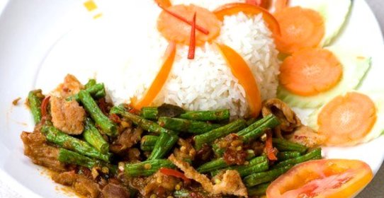 Жареная свинина с зеленой фасолью