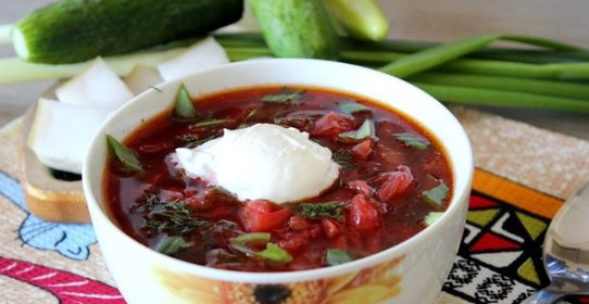 Летний борщ со свекольными листьями