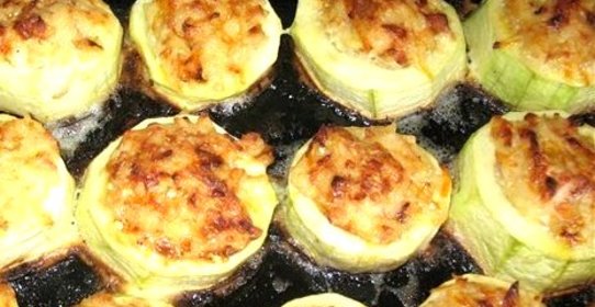 Запеченные фаршированные кабачки под сыром