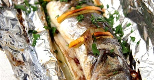 Сибас, запеченный в фольге