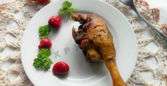 Утка с вишней