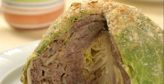 Молодая капуста, фаршированная мясом