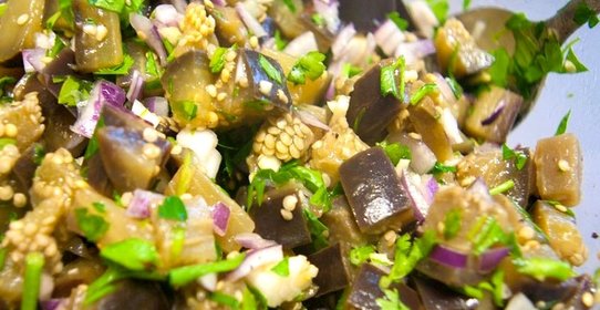 Салат с чесноком