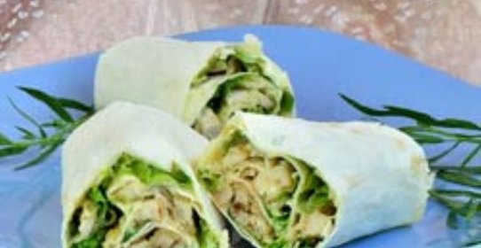 Салат Цезарь в лаваше