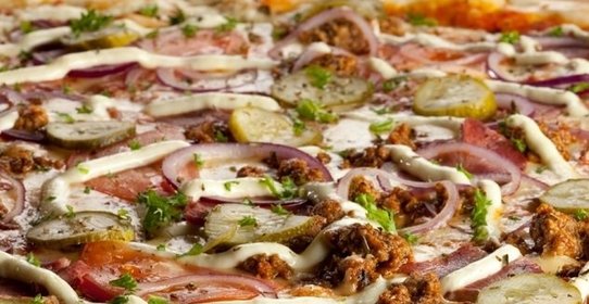 Пицца с грибами и огурцами