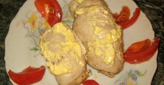 Рулет куриный с грибами и сыром