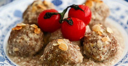 Мясные клецки в миндальном соусе в мультиварке