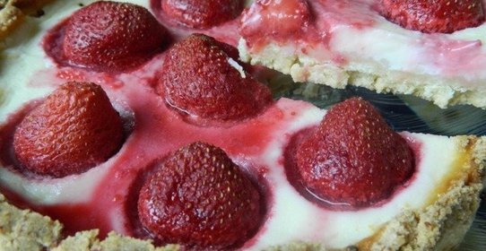 Клубничный пирог с заливкой