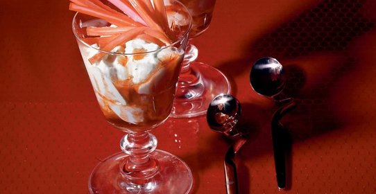 Ревень с творожным муссом