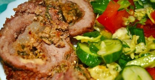 Мясной рулет, запеченный в духовке