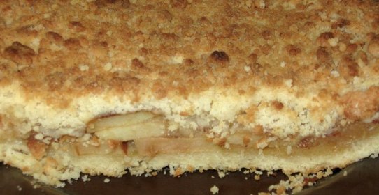 Рассыпчатый яблочный пирог с корицей