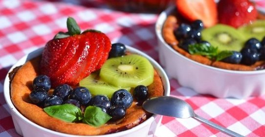 Запеканка творожная с клубникой