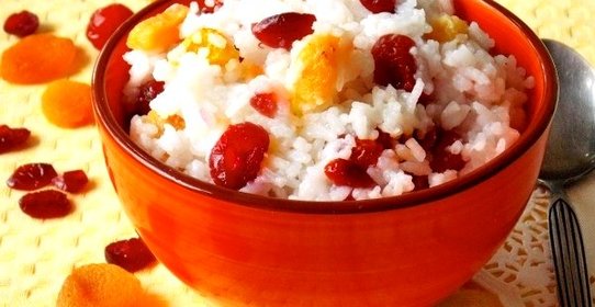 Рисовая каша с сухофруктами