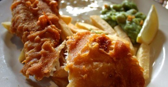 Филе трески в корочке из картофельных чипсов с соусом тартар