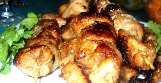 Куриные шашлычки на шпажках