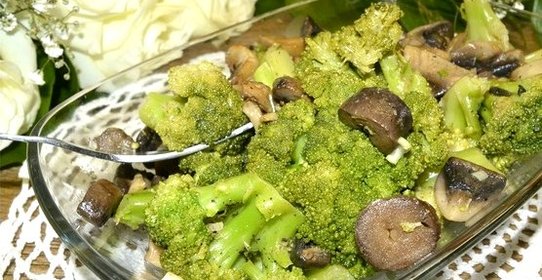Салат из брокколи и шампиньонов