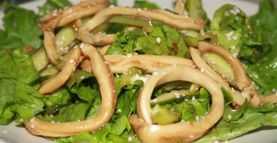Салат с кальмаром