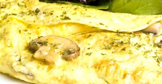 Нежный омлет с грибами и сыром