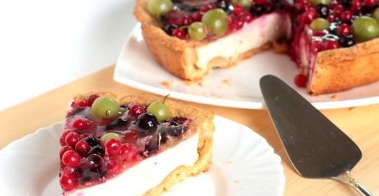 Пирог с ягодами и желе