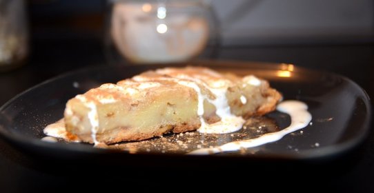 Сладкий пирог с грушей и орехами