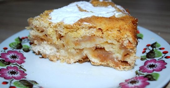 Пирог с яблоками и манкой